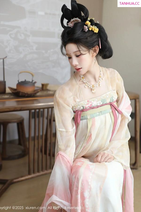   [XiuRen]高清写真图 2025.08.13 No.10645 梨霜儿 古装服饰第19张图片
